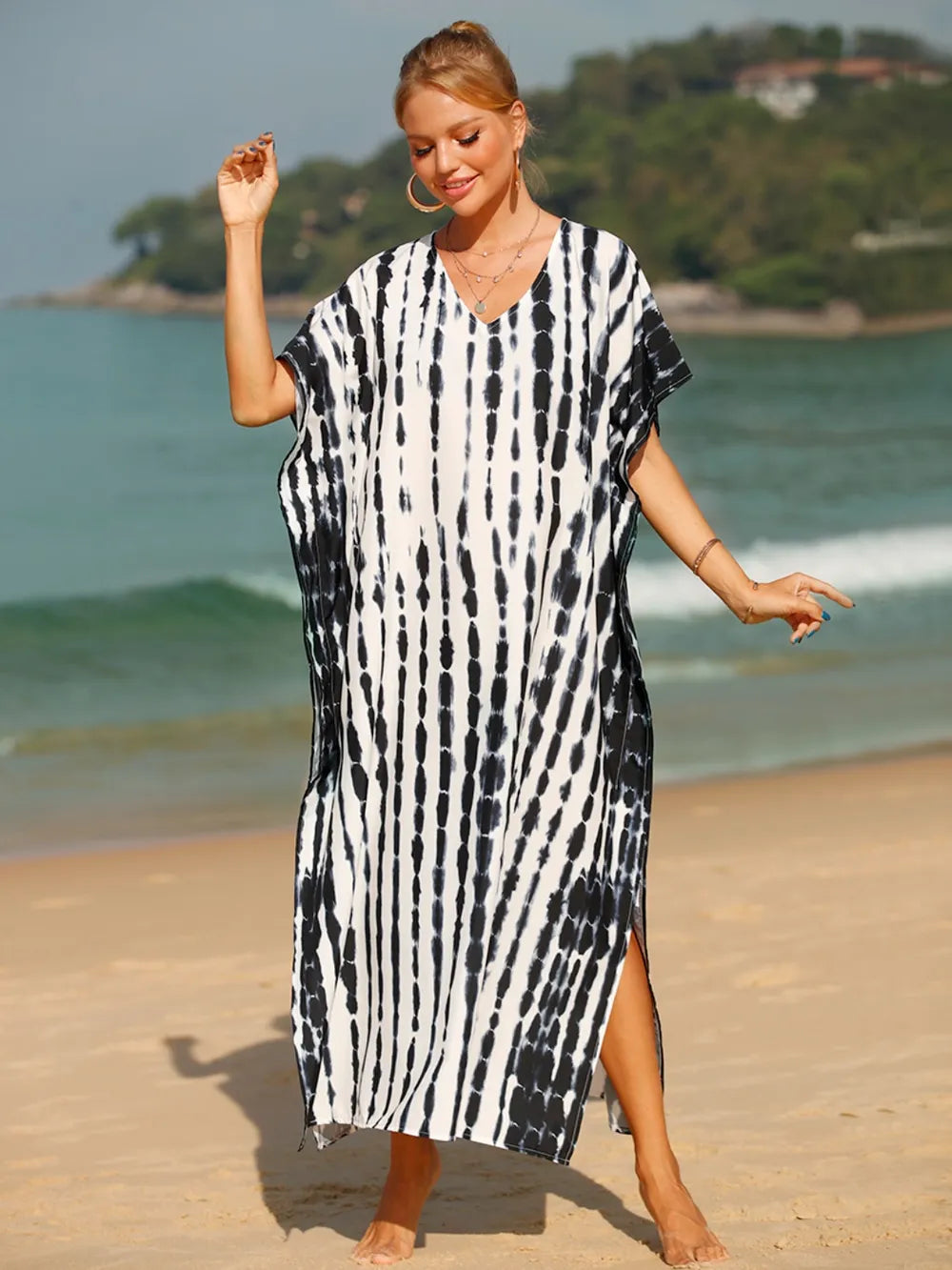 New Knitted Serpentine Holiday Style Robe