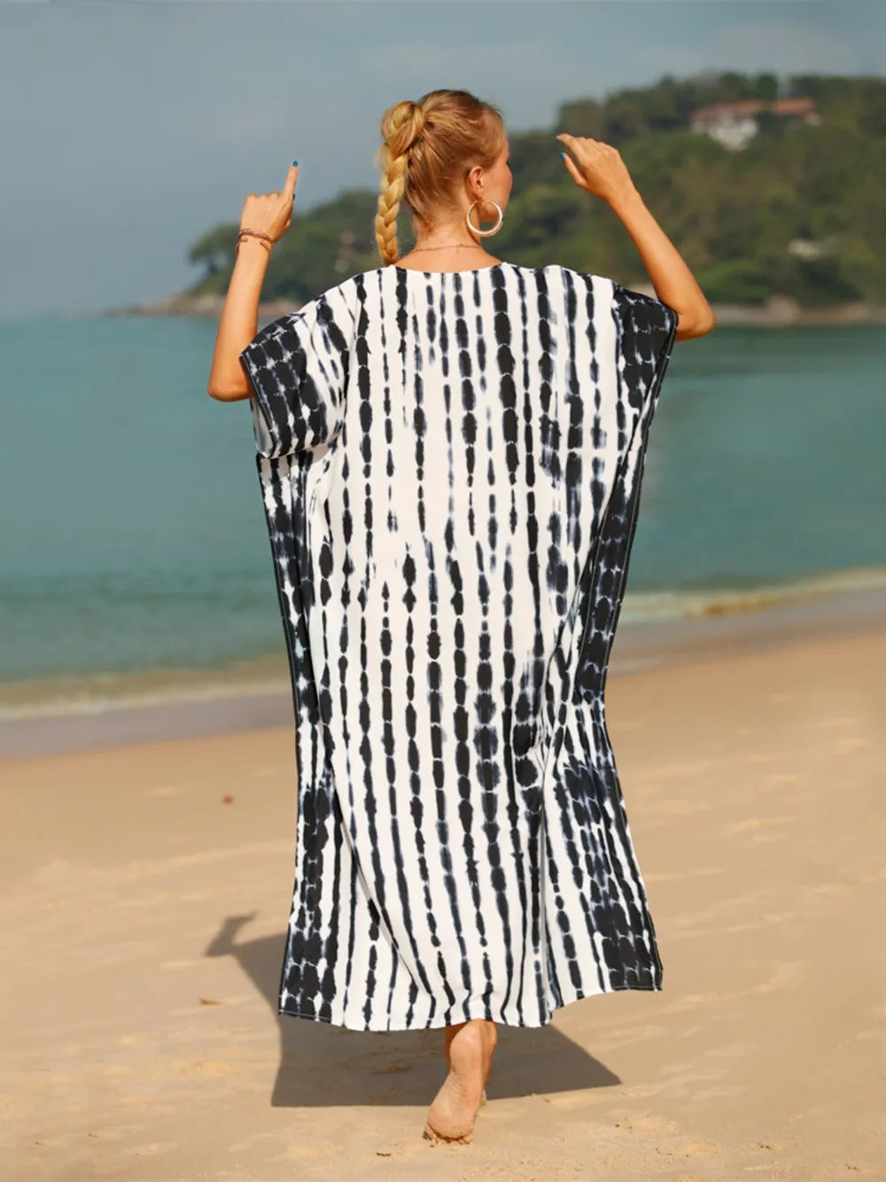 New Knitted Serpentine Holiday Style Robe