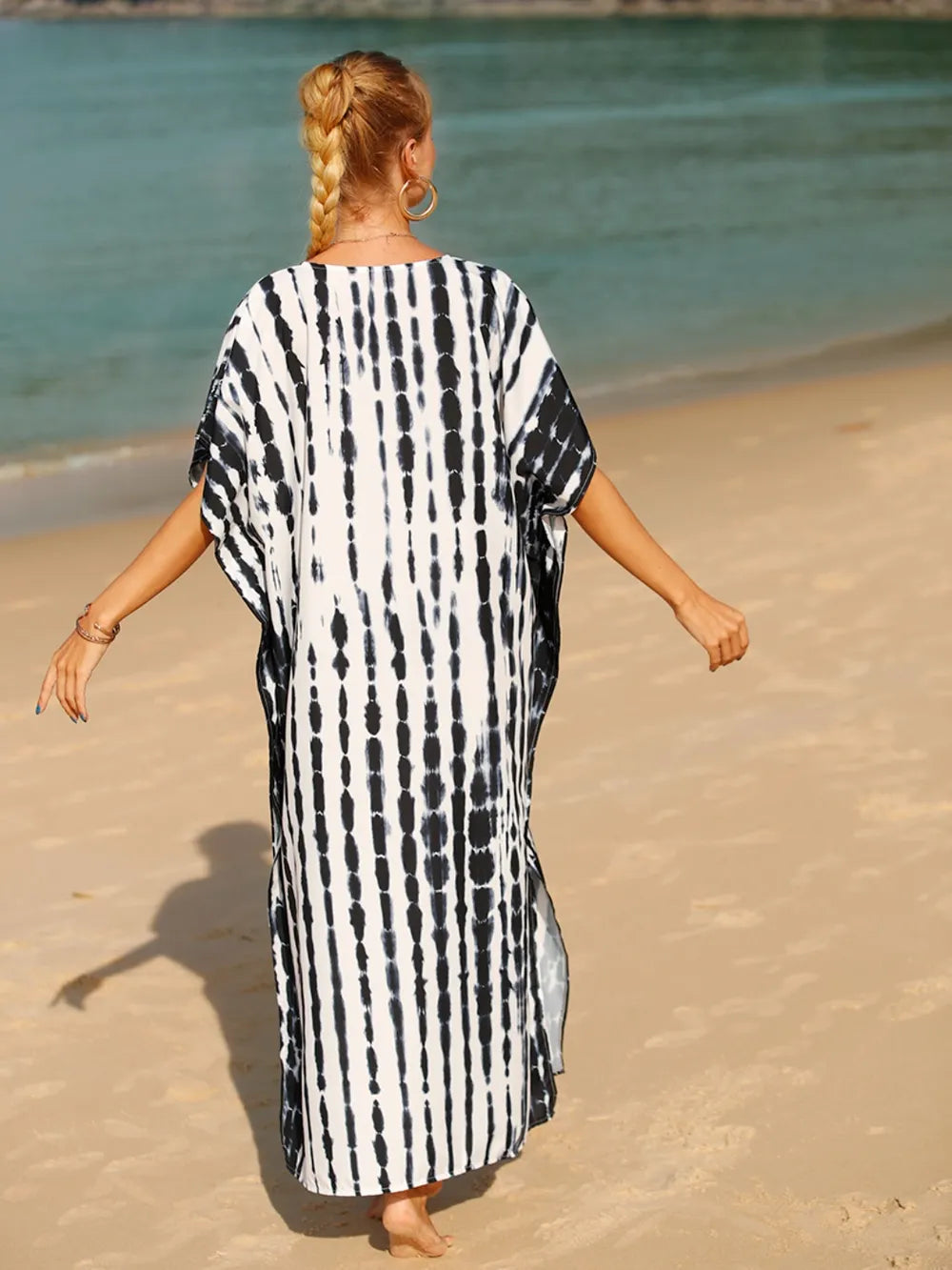 New Knitted Serpentine Holiday Style Robe